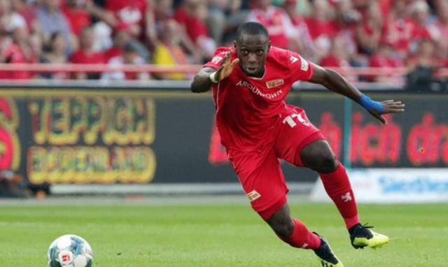  柏林联合反击战术执行到位，客场掀翻门兴格拉德巴赫  